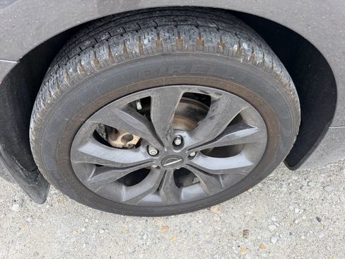 Used 2018 Chrysler Pacifica Limited w/ Advanced Safetytec Group FWD image 11