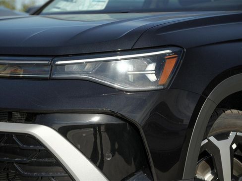 New 2026 Volkswagen Taos SEL image 2