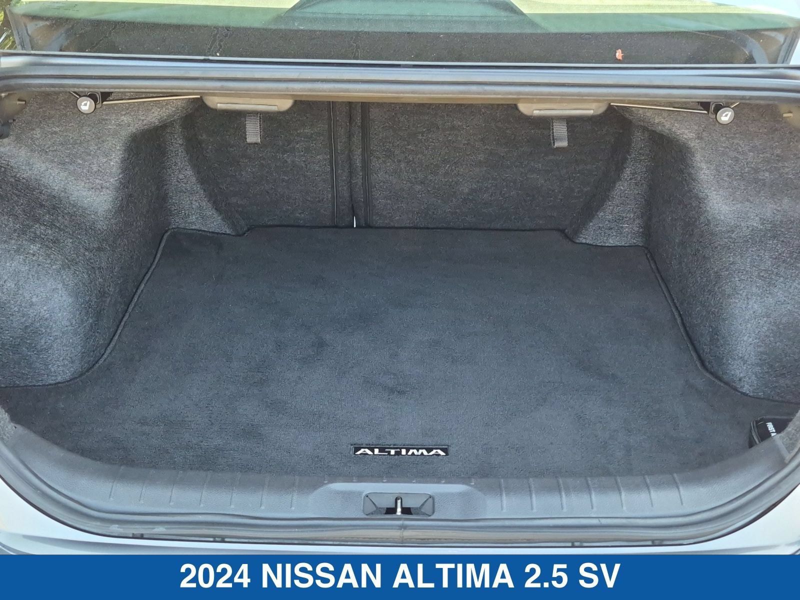 Used 2024 Nissan Altima 2.5 SV AWD/4WD image 5