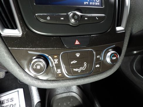 Used 2018 Chevrolet Malibu LS image 14