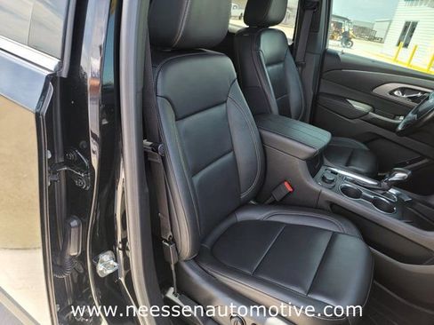 Used 2023 Chevrolet Traverse LT w/ LPO, Floor Liner Package FWD image 10