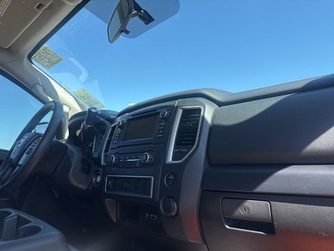 Used 2019 Nissan Titan S image 29