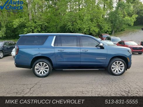 Used 2025 Chevrolet Suburban Premier AWD/4WD image 6