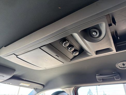 Used 2017 Dodge Grand Caravan SXT w/ Driver Convenience Group image 60