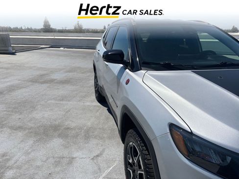 Used 2025 Jeep Compass Trailhawk AWD/4WD image 1