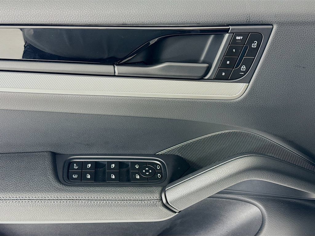 Certified 2024 Porsche Cayenne Coupe AWD/4WD image 11