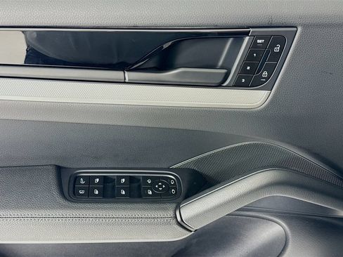 Certified 2024 Porsche Cayenne Coupe AWD/4WD image 11