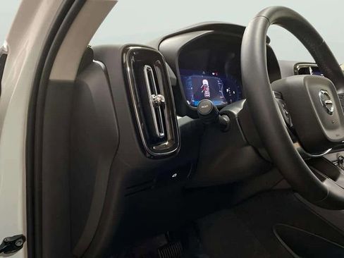 Used 2025 Volvo XC40 B5 Plus image 26