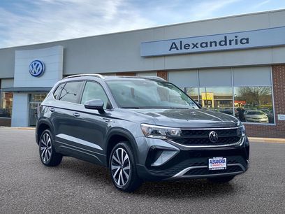 Used 2022 Volkswagen Taos SE w/ Panoramic Sunroof Package
