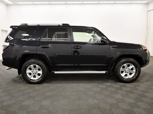 Used 2019 Toyota 4Runner SR5 AWD/4WD image 9