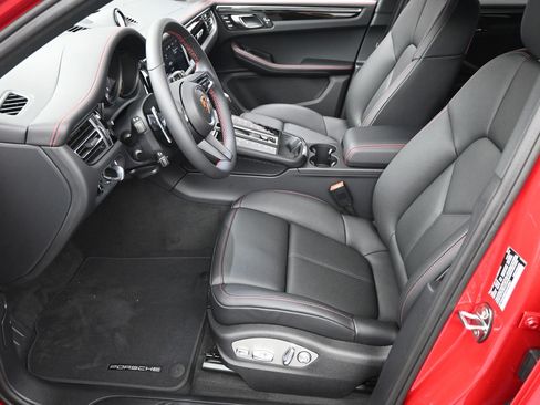 New 2026 Porsche Macan AWD/4WD image 6