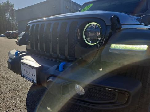 Used 2023 Jeep Wrangler Unlimited w/ Cold Weather Group AWD/4WD image 11