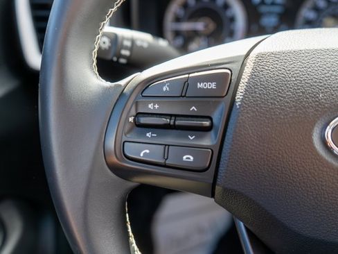 Used 2022 Hyundai Venue Limited image 22