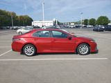 Used 2019 Toyota Camry SE image 2