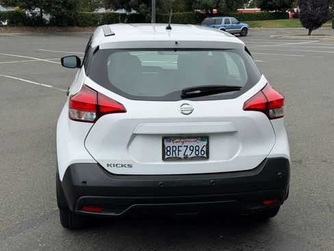 Used 2020 Nissan Kicks S FWD image 4