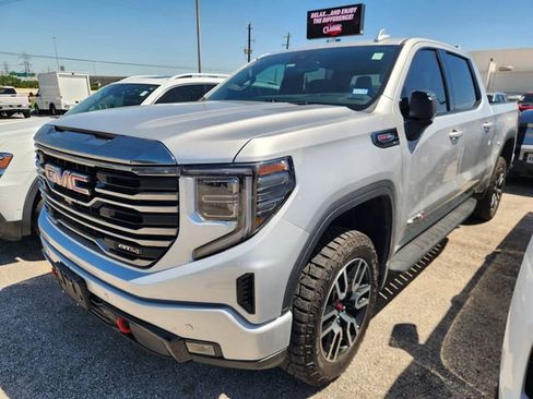 Used 2022 GMC Sierra 1500 AT4 w/ AT4 Premium Package image 3