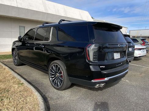 Used 2026 Chevrolet Suburban High Country image 3