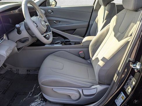 Certified 2025 Hyundai Elantra SEL FWD image 4