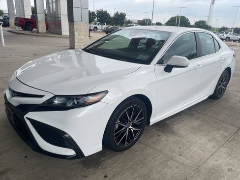 Used 2024 Toyota Camry SE FWD image 25