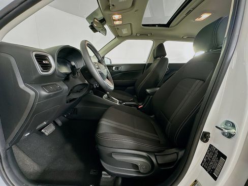 Used 2025 Hyundai Venue SEL image 13