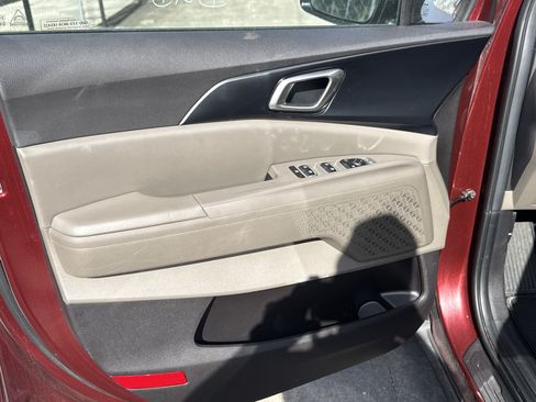 Used 2025 Kia Carnival FWD image 3