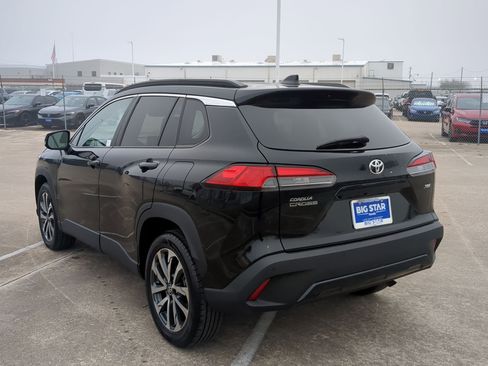 Used 2023 Toyota Corolla Cross XLE image 6