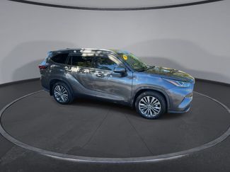 Used 2021 Toyota Highlander Platinum video 2