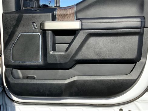 Used 2019 Ford F250 Lariat w/ Lariat Value Package image 22