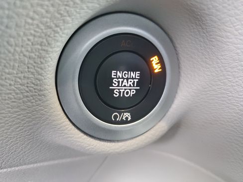 Used 2018 Chrysler Pacifica Touring-L w/ Premium Audio Group image 30