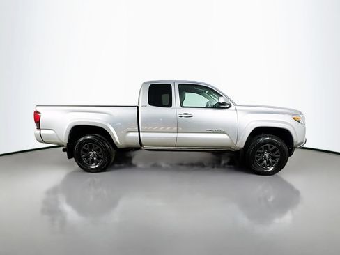 Used 2022 Toyota Tacoma SR5 AWD/4WD image 9