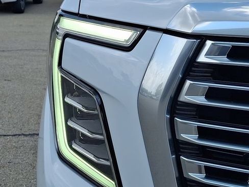 New 2026 GMC Yukon Denali w/ Denali Reserve Package AWD/4WD image 10