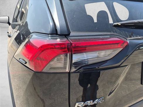 Used 2021 Toyota RAV4 XLE Premium AWD/4WD image 15