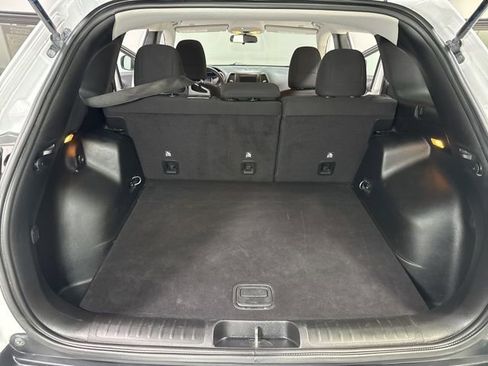 Used 2019 Jeep Cherokee Latitude w/ Popular Appearance Group AWD/4WD image 24