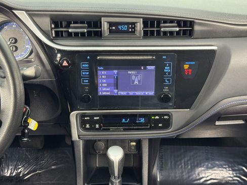 Used 2018 Toyota Corolla SE image 21