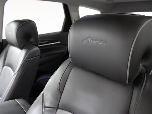 Used 2019 Buick Enclave Avenir w/ Avenir Technology Package FWD image 5