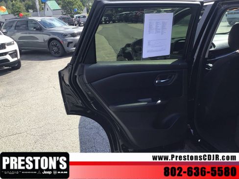 Used 2025 Nissan Rogue SV AWD/4WD image 23