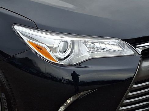 Used 2017 Toyota Camry LE image 9