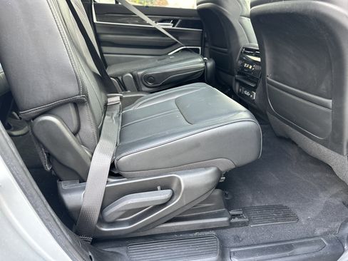 Used 2022 Jeep Wagoneer Series III w/ Premium Group I image 17