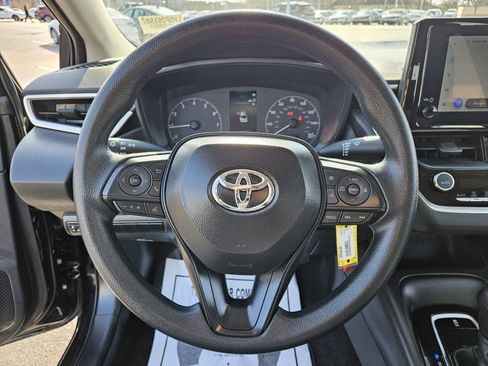 Used 2025 Toyota Corolla LE image 25