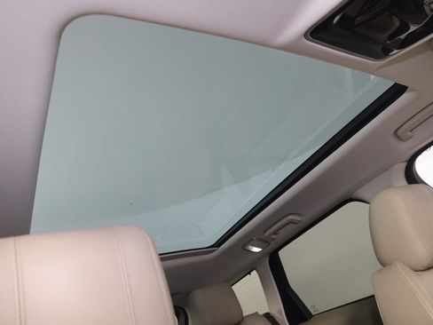 Used 2016 Land Rover Range Rover Sport SE image 11