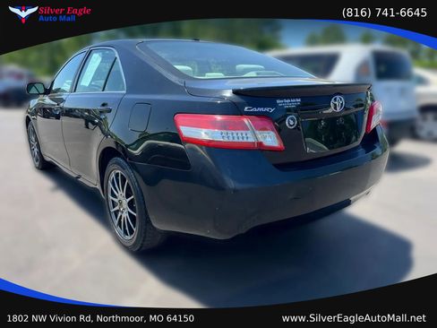 Used 2011 Toyota Camry FWD image 4