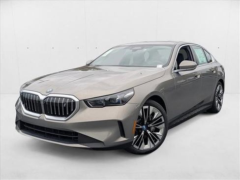 Used 2025 BMW i5 eDrive40i w/ Premium Package image 1