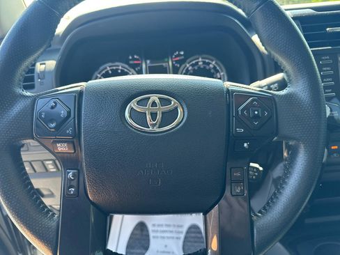 Used 2020 Toyota 4Runner TRD Off-Road Premium AWD/4WD image 19