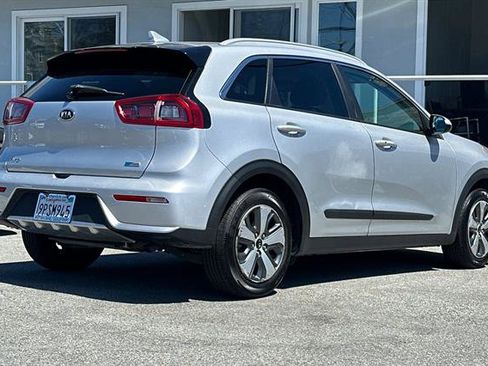 Used 2018 Kia Niro LX FWD image 3