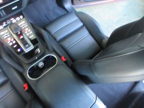 Used 2023 Porsche Cayenne AWD/4WD image 19
