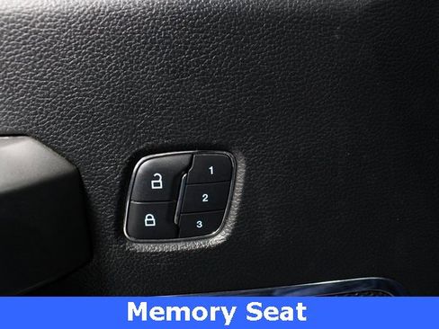 Used 2015 Ford F150 Platinum w/ Equipment Group 701A Luxury image 4