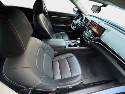 Used 2024 Nissan Altima 2.5 SR w/ SR Premium Package image 28