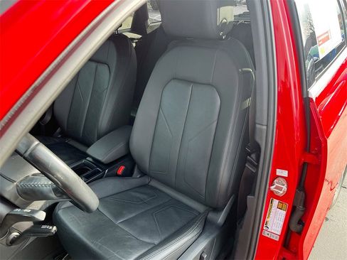 Used 2019 Audi Q3 2.0T Premium image 18