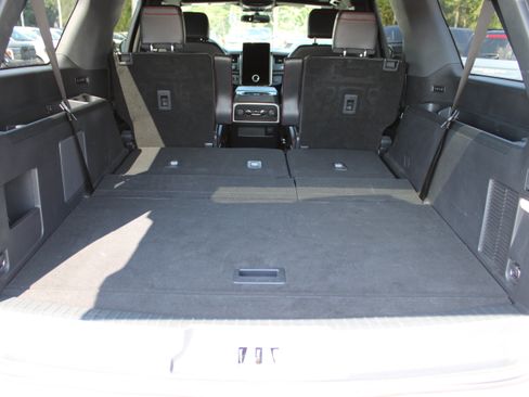 Used 2024 Ford Expedition Max Limited AWD/4WD image 13