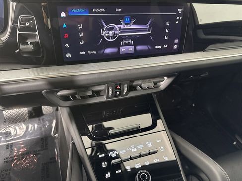 Certified 2025 Porsche Cayenne E-Hybrid image 31